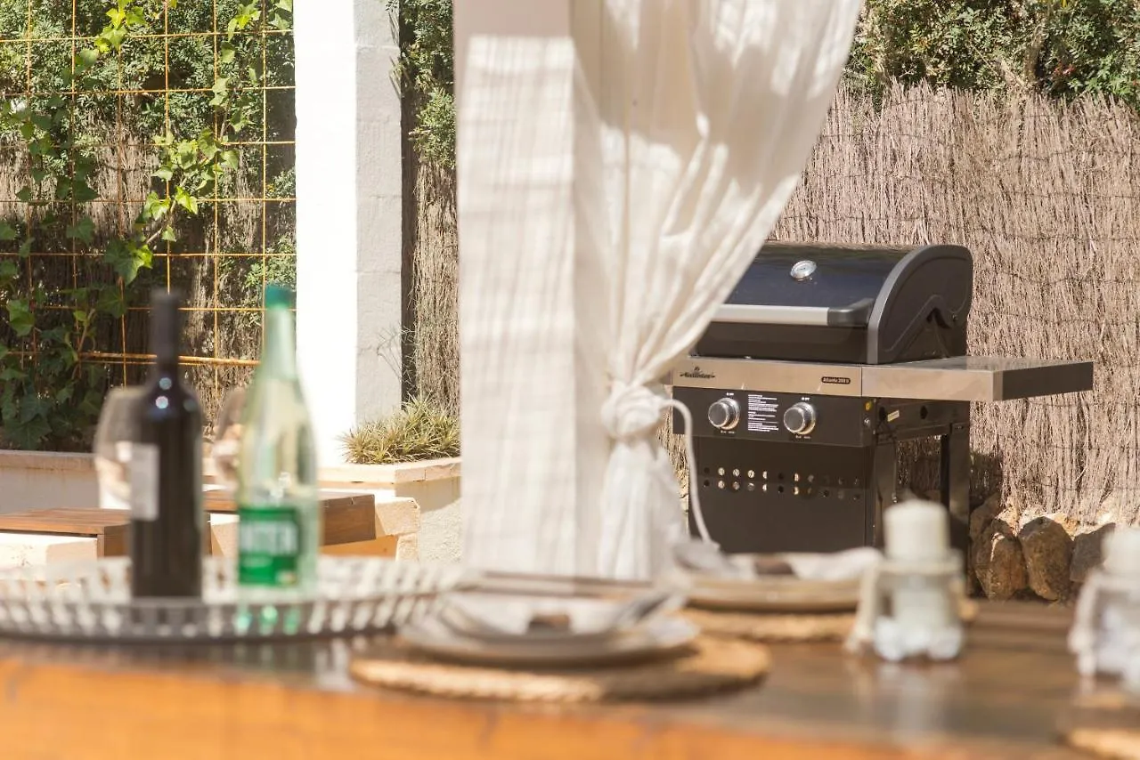 Casa Azul Stylish Beach House For 4 Adults And 1 Child In Cala Llombards